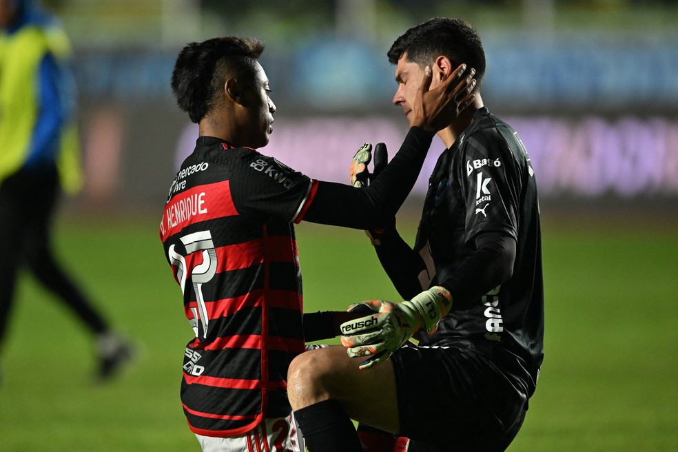 Internação de Tite, funcionário operado e cilindros de oxigênio: a caótica viagem do Flamengo à Bolívia | flamengo | ge