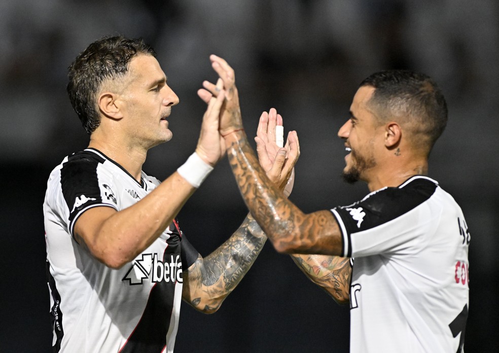 Análise: goleada mostra que esquema de Carille ajuda Coutinho e as boas opções do Vasco para o meio | vasco | ge