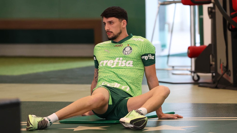 Palmeiras pode ter Piquerez de volta ainda este ano; veja como está a recuperação do lateral | palmeiras | ge