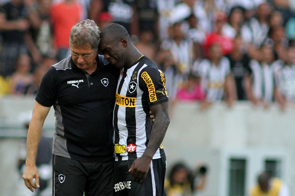 Choro de Seedorf, homenagem a Nilton Santos e goleada histórica: Botafogo reencontra o Criciúma no Maracanã | botafogo | ge