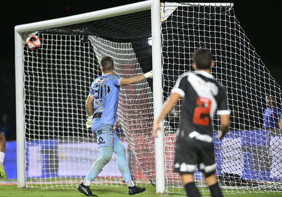 Análise: meias mudam o time, mas Vasco sofre com gols perdidos em empate amargo | vasco | ge