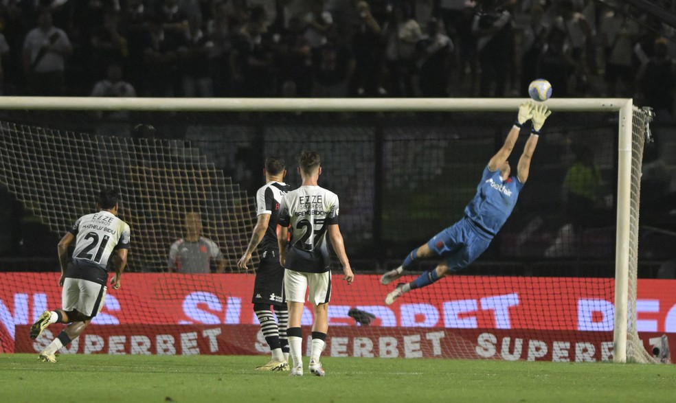 Atuações do Vasco no Brasileirão: Adson, Léo Jardim e Vegetti são os melhores; Galdames, o pior | vasco | ge