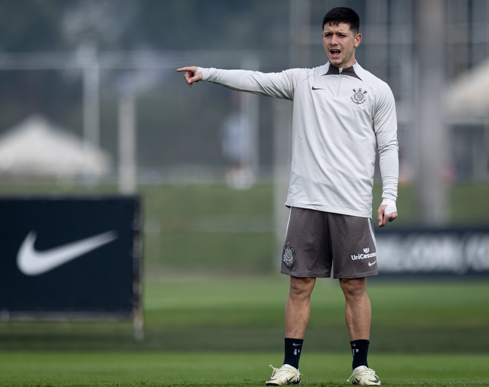 Garro trata lesão no joelho e vai desfalcar o Corinthians na estreia na temporada | corinthians | ge