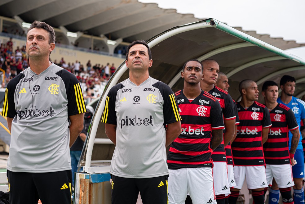 Cleber dos Santos evita comentar demissões na base do Flamengo: "Isso está ligado à diretoria" | flamengo | ge