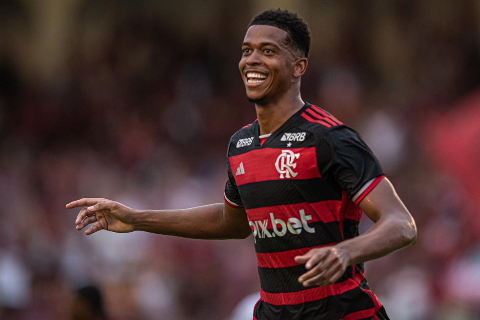 Flamengo anuncia afastamento de Carlinhos, Pablo e mais três e libera jogadores a procurar outros clubes | flamengo | ge