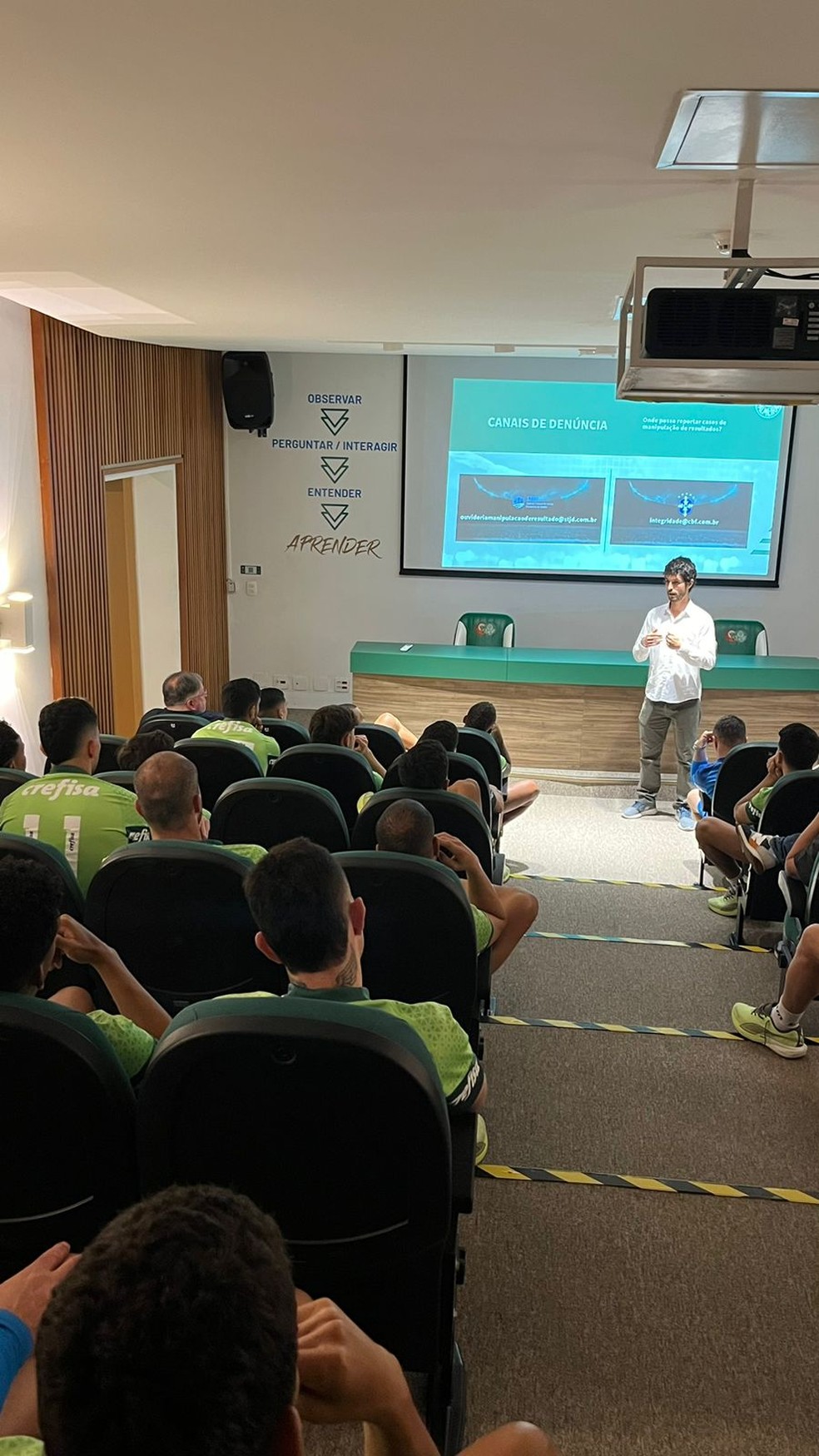 Elenco do Palmeiras participa de palestra para prevenção de manipulação de resultados | palmeiras | ge