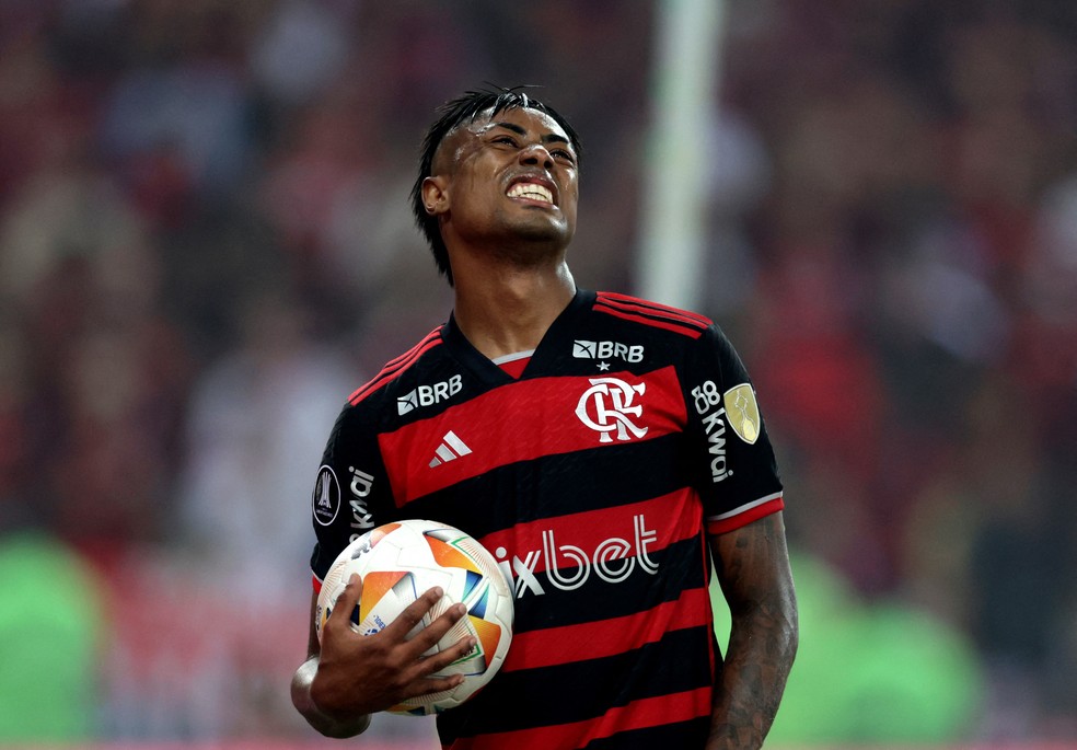 Bastidores: acordado pela PF, Bruno Henrique, do Flamengo, ficou abalado e pediu para jogar na quarta | flamengo | ge