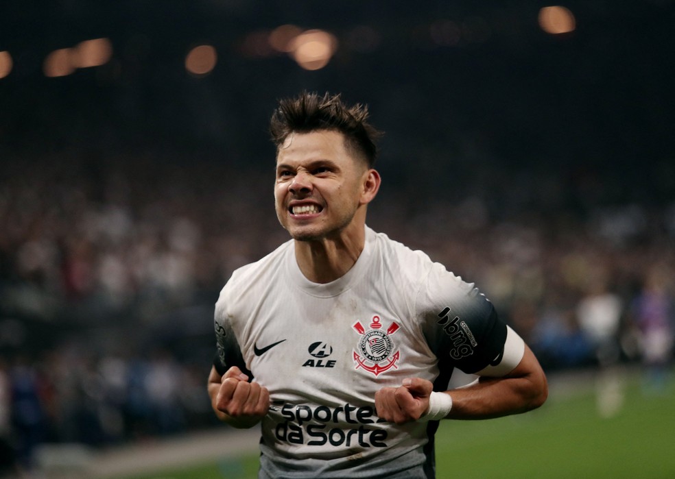 Romero aceita renovação automática e fica no Corinthians até o fim de 2025 | corinthians | ge