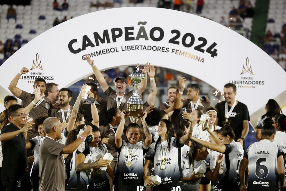 Corinthians atrasa pagamento de premiação da Libertadores para o time feminino | corinthians | ge