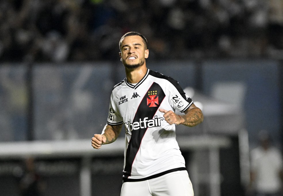 "Chapada do Coutinho" faz sua primeira vítima pelo Vasco; veja outros golaços parecidos do craque | vasco | ge