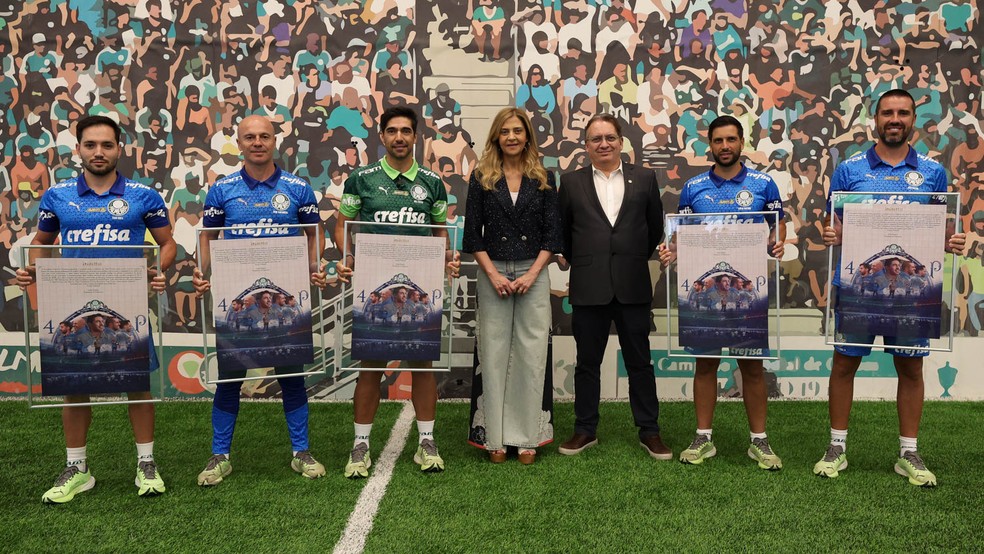 Abel e auxiliares recebem homenagem do Palmeiras: "Nunca pensei ser tão bem recebido" | palmeiras | ge