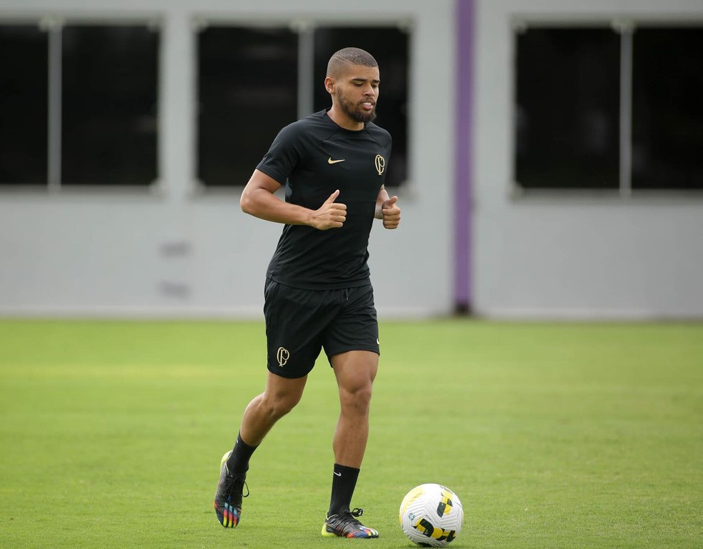 Lateral revelado no Corinthians encerra carreira aos 23 anos: "As lesões acabaram me vencendo" | corinthians | ge