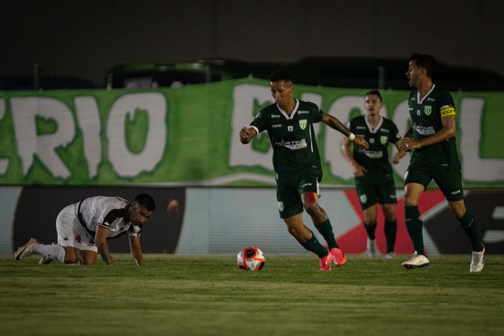 Análise: Vasco faz mais um jogo pobre e mostra que poucos jogadores serão úteis ao grupo principal | vasco | ge