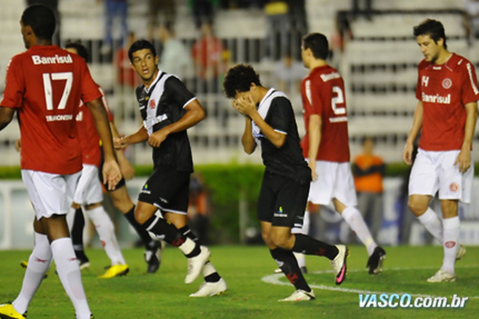 Vai marcar hoje? Veja quando foi o último gol de Coutinho pelo Vasco em São Januário | vasco | ge