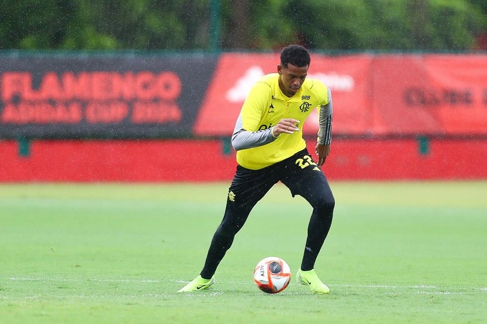 Flamengo negocia empréstimo de Carlinhos ao Vitória | flamengo | ge