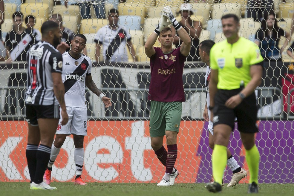 O artilheiro e o paredão: Hulk e Léo Jardim travam mais um duelo na semifinal Atlético-MG x Vasco | copa do brasil | ge