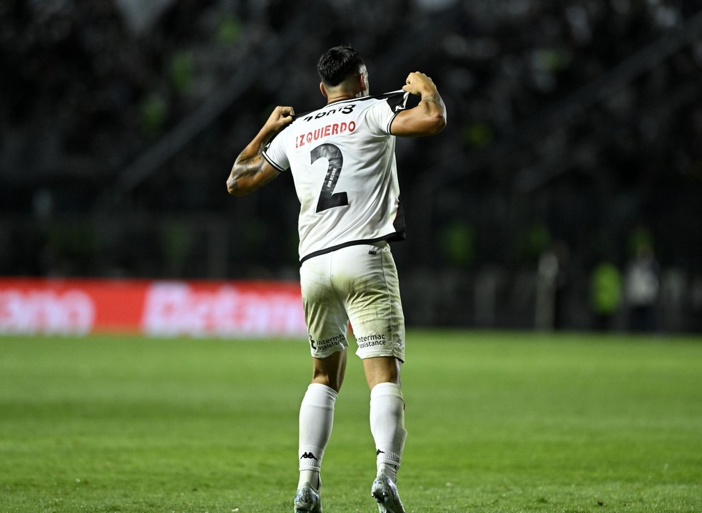 Com camisa em homenagem, Pumita dedica gol pelo Vasco a Izquierdo | vasco | ge