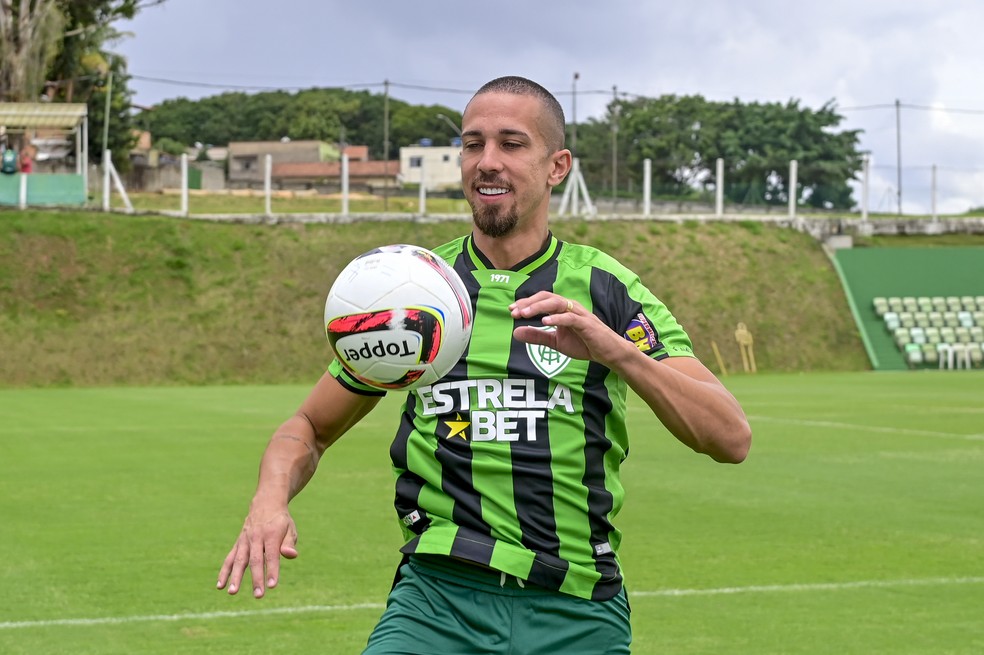 América-MG amplia vínculo com Nicolas após emprestar lateral ao Ceará | américa-mg | ge