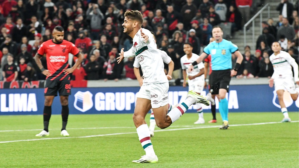 Fluminense solicita retorno de João Neto de empréstimo ao CRB; Mano ganha opção no ataque | fluminense | ge