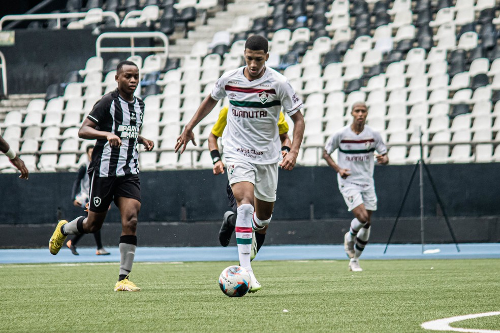 Kauã Elias soma bons números contra Botafogo na base e mira feito no profissional do Fluminense | fluminense | ge