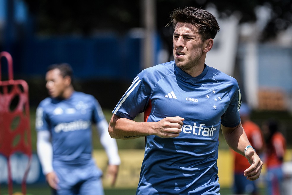 Escalação do Cruzeiro: sem Gabriel Veron e Villalba, Diniz tem conversa com dono da SAF em treino | cruzeiro | ge