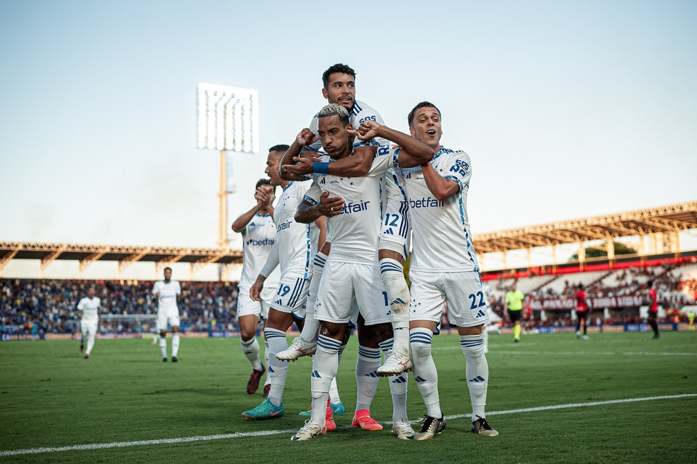 Decisiva para o Cruzeiro no ano, dupla da Seleção busca engrenar com Diniz por objetivos em reta de chegada | cruzeiro | ge