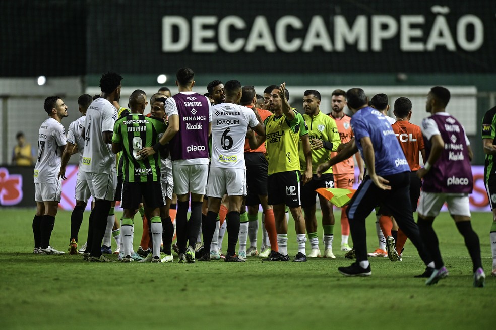 Atacante do América-MG, Renato Marques quebra jejum quase um turno depois e reencontra Santos | américa-mg | ge