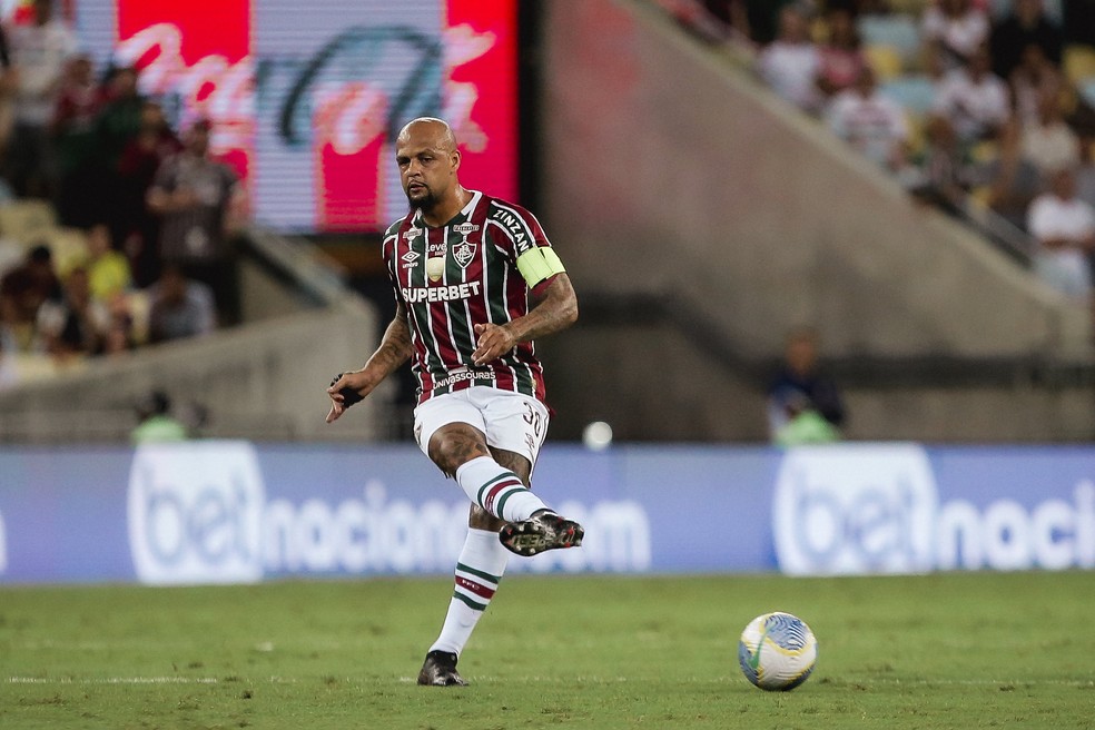 Felipe Melo comemora permanência do Fluminense: "Achou que fosse cair? Não vai não" | fluminense | ge