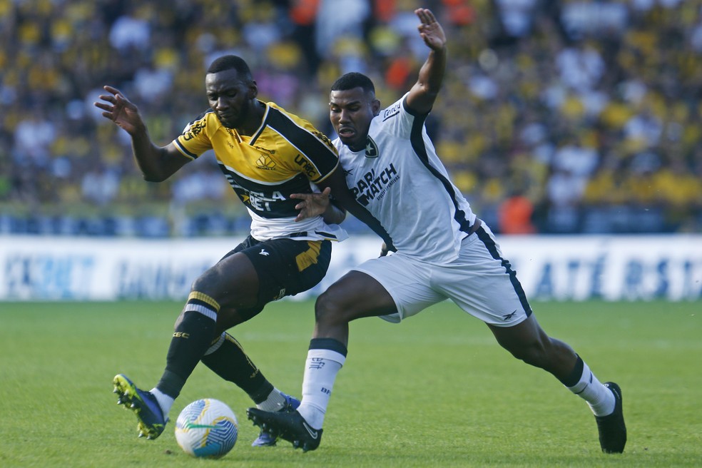 "Retraído" e "difícil": jogadores do Botafogo projetam duelo contra o Criciúma | botafogo | ge