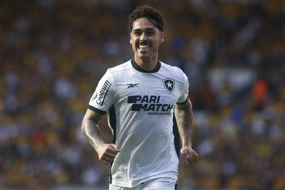 Vitória faz proposta e aguarda resposta do Botafogo pelo empréstimo de Lucas Halter | futebol | ge