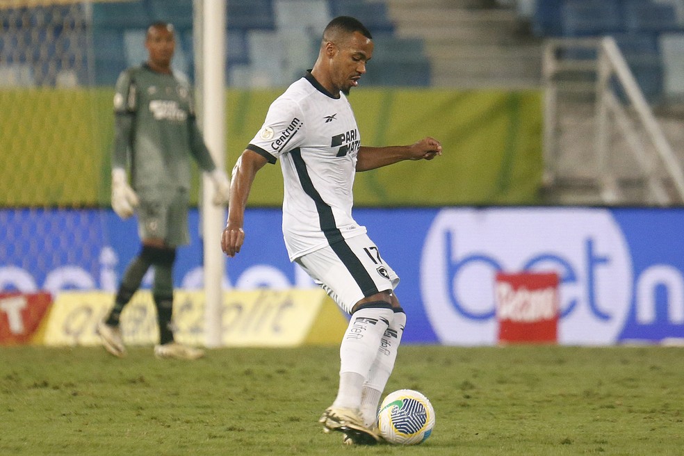 Marlon Freitas, do Botafogo, é punido com advertência pelo STJD | botafogo | ge