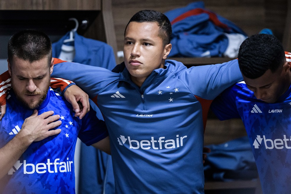 Marlon responde sobre declaração polêmica do goleiro do Lanús: "Tirar a pressão deles ou desestabilizar" | cruzeiro | ge