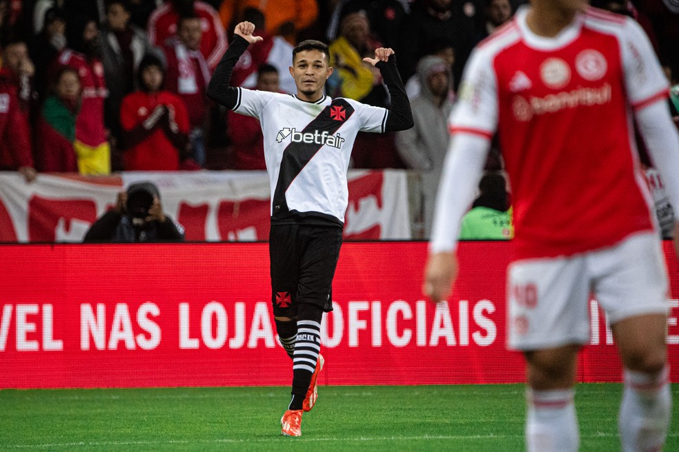 Vasco tem sete pendurados para a partida contra o Fluminense; veja a lista | vasco | ge