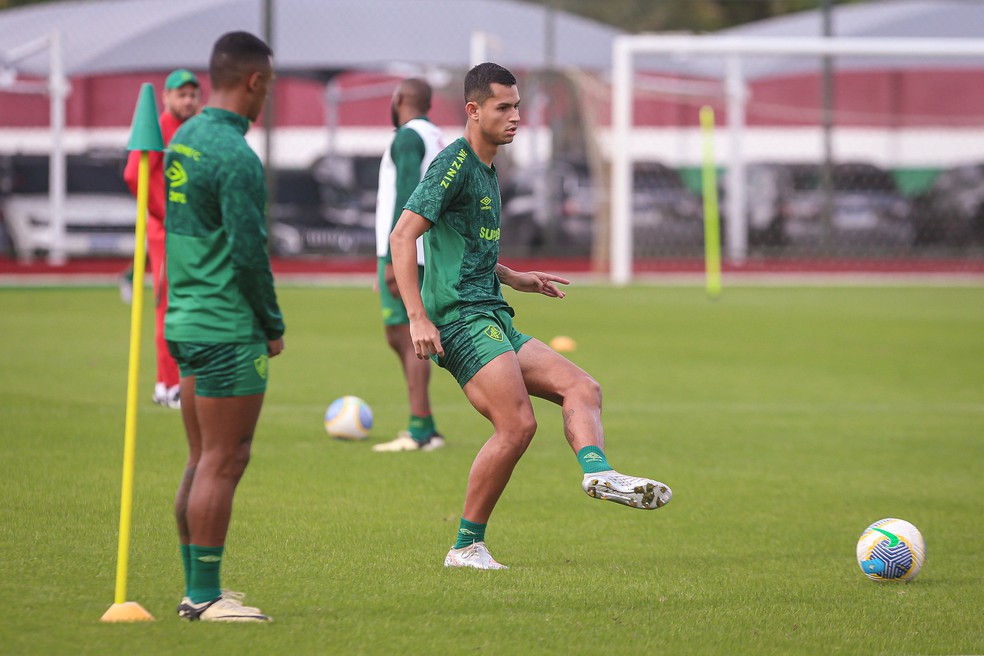 Fluminense encaminha renovação com Luan Brito e empréstimo para o Defensor, do Uruguai | fluminense | ge