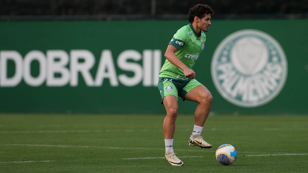 Veiga elogia Mané Garrincha e valoriza tempo de treino no Palmeiras: "Coisas menos difíceis" | palmeiras | ge