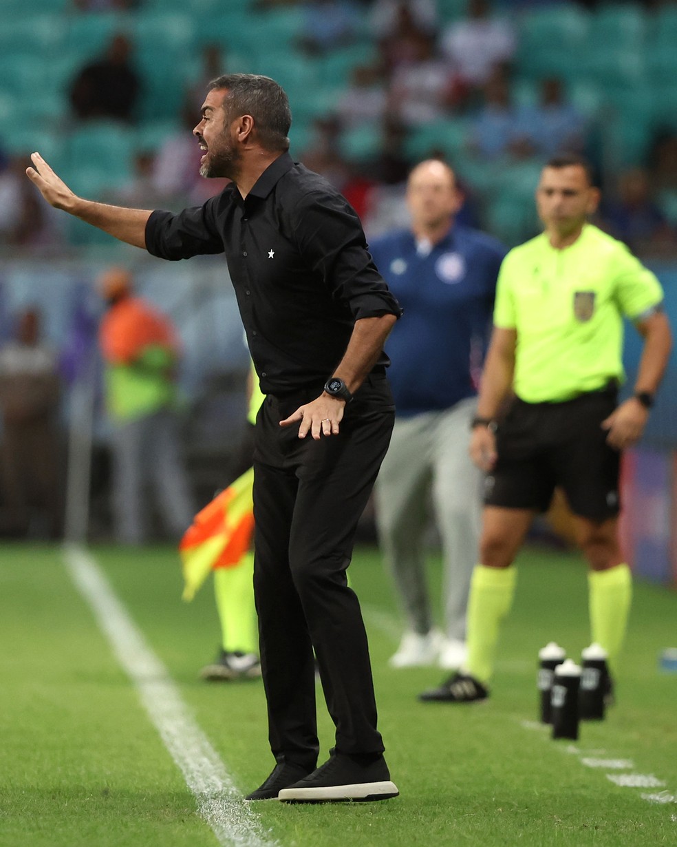 Artur Jorge dispara contra a arbitragem em eliminação do Botafogo: "Estragou o jogo" | botafogo | ge