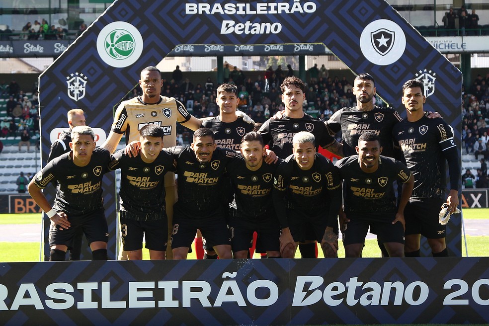 Análise: sistema defensivo exposto é problema e preocupa Botafogo antes do Palmeiras | botafogo | ge