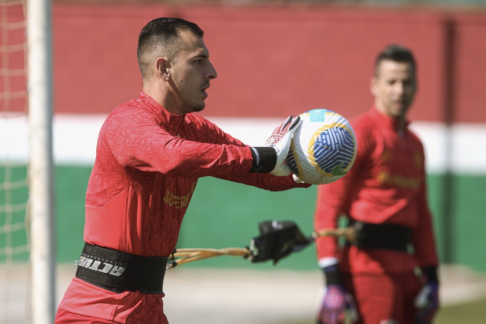 Vitor Eudes exalta chance contra o Inter e relação com Fábio no Fluminense: "Dispensa comentários" | fluminense | ge