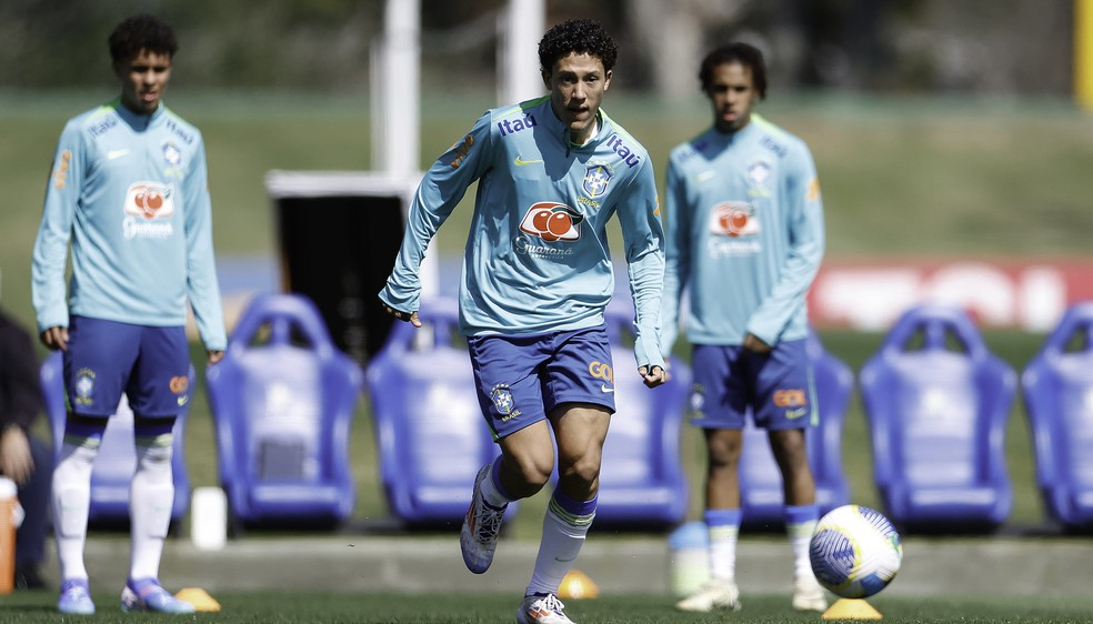 Convocado para Seleção, meia negocia primeiro contrato com Cruzeiro; conheça história de Felipe Morais | cruzeiro | ge