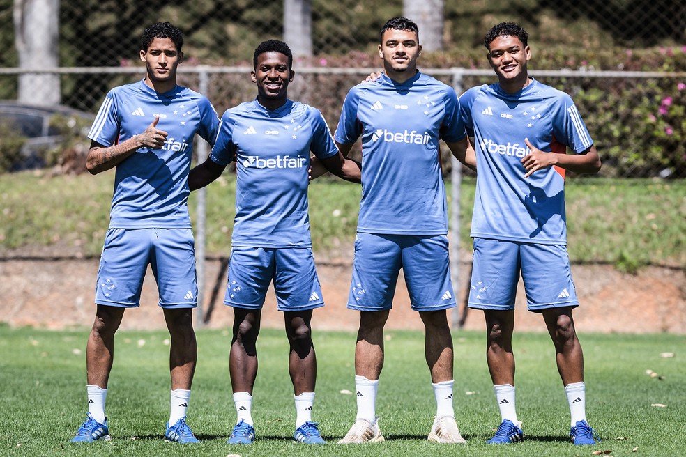 No Cruzeiro, Seabra explica promoção e características de Dorival, Jhosefer, Kenji e Tevis | cruzeiro | ge