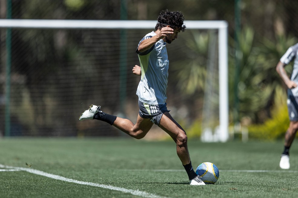 Escalação do Atlético-MG: Arana e Scarpa treinam, e Milito tem ausências; veja provável time | atlético-mg | ge