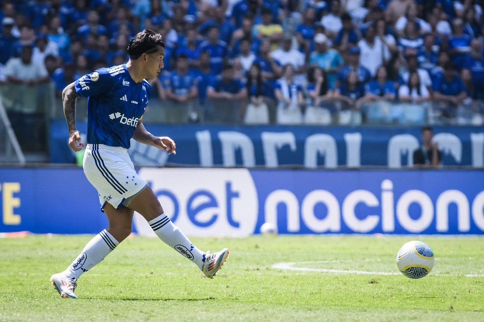 Capitão do Cruzeiro, Romero fica próximo de ser o estrangeiro com mais jogos pelo clube | cruzeiro | ge