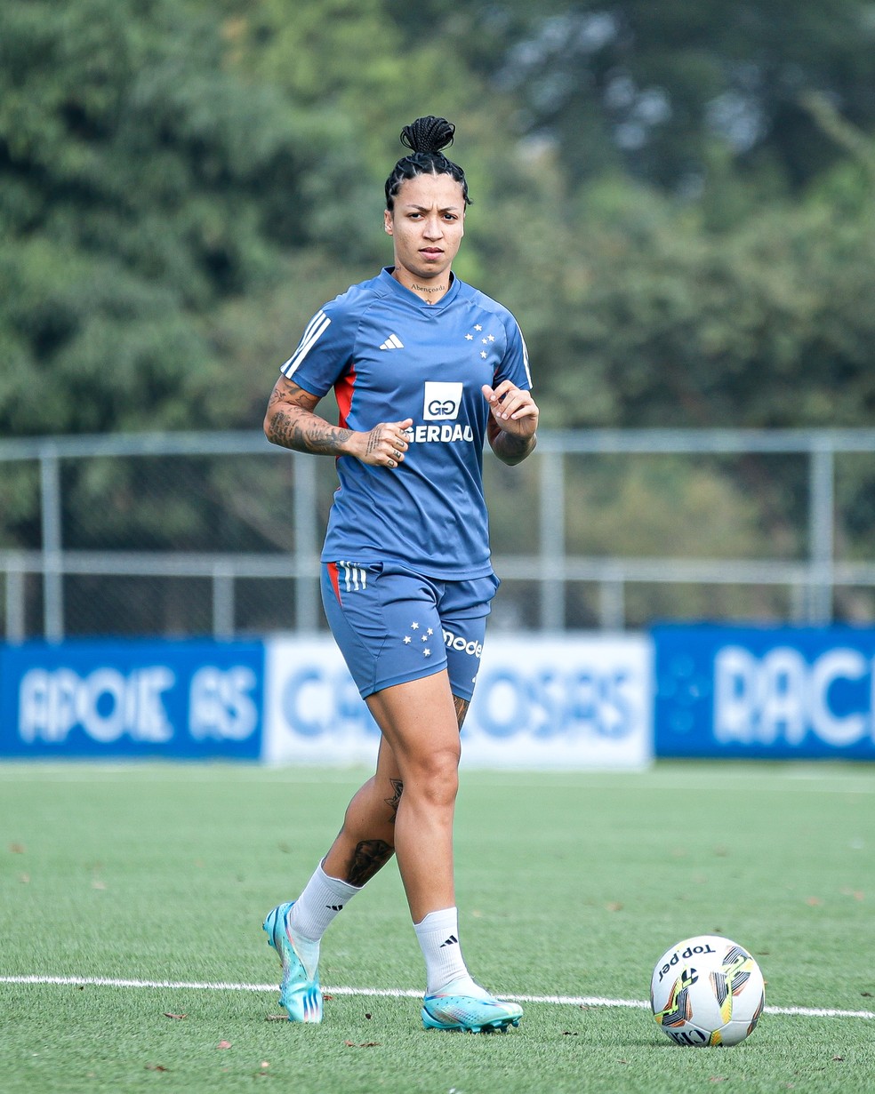 Cruzeiro anuncia lesão de lateral destaque do Brasileirão Feminino; Byanca Brasil inicia transição | cruzeiro | ge