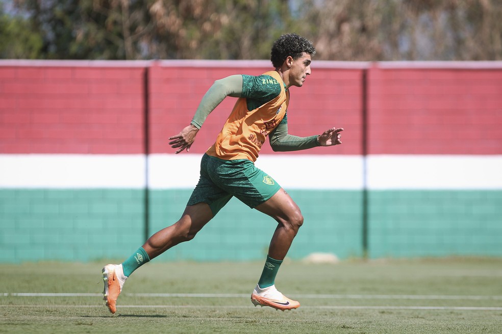 Rescisão com Marcelo abre espaço para Gabriel Fuentes, que teve poucas chances no Fluminense | fluminense | ge