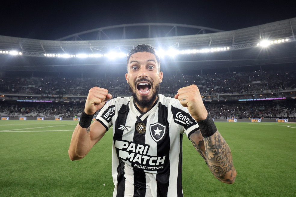 Marcado na pele: reforço do Botafogo, Alex Telles reencontra o Grêmio após passagem de destaque | botafogo | ge