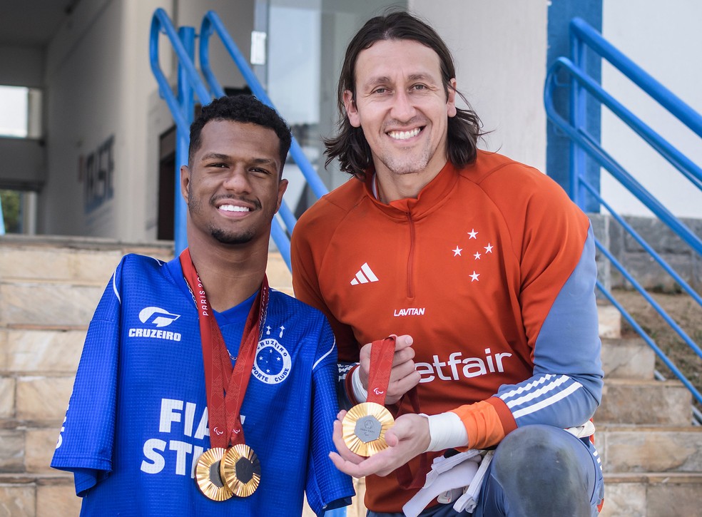 Cruzeiro recebe visitas de Gabrielzinho e Ana Carolina Moura, campeões paralímpicos em Paris | cruzeiro | ge