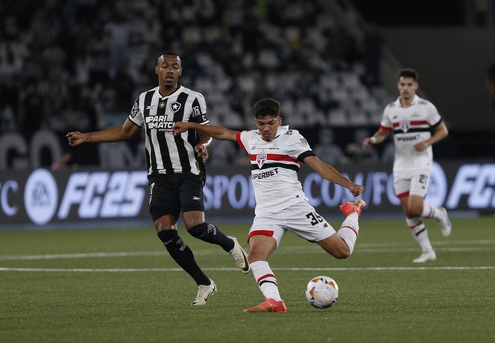 Marcado em 2023, Marlon Freitas comemora bom 2024 no Botafogo: "Eu já era forte. Fiquei mais ainda" | botafogo | ge