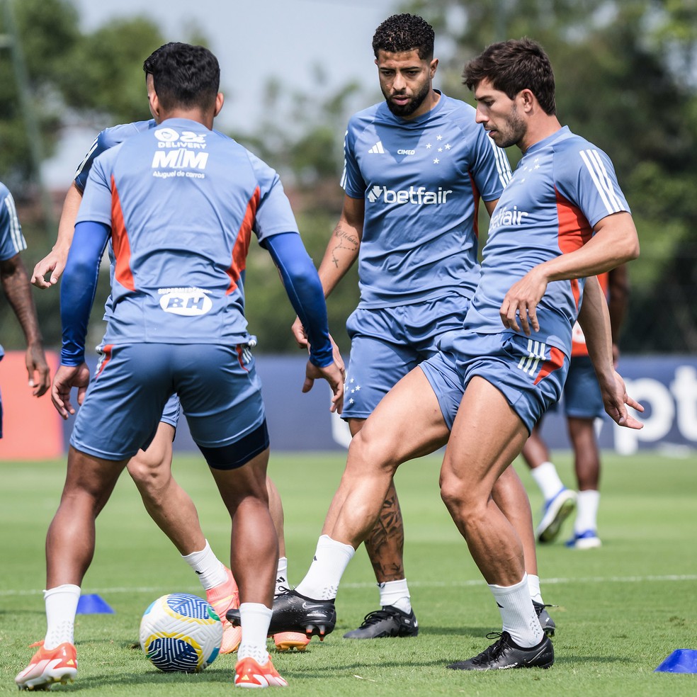 Escalação do Cruzeiro: trio disputa vaga no meio de campo; veja time provável | cruzeiro | ge