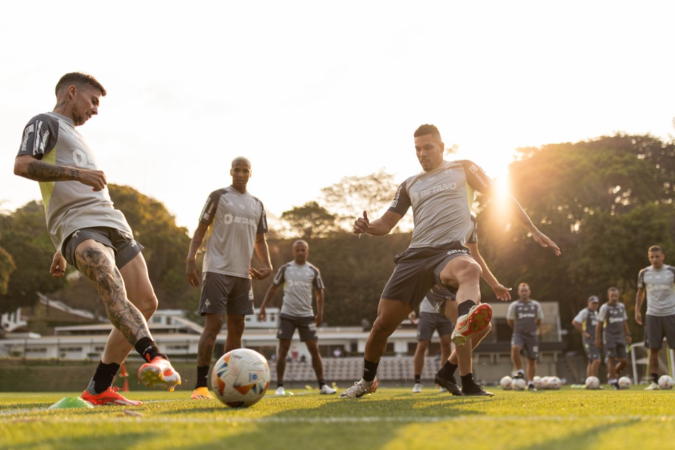 Escalação do Atlético-MG: Milito fecha preparação, clube faz mistério sobre treino e departamento médico | atlético-mg | ge