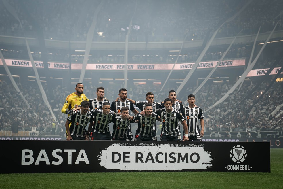 Atlético-MG é multado em 100 mil dólares pela Conmebol por atos racistas em jogo contra o San Lorenzo | atlético-mg | ge